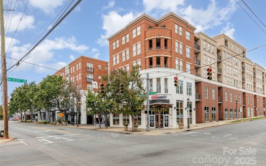 Condo for Sale in Charlotte, NC 28203 – 1 Bedroom, 1 Bath – $294000