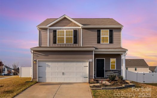 Single Family Home for Sale in Charlotte, NC 28215 – 3 Bedrooms, 3 Baths – $385000