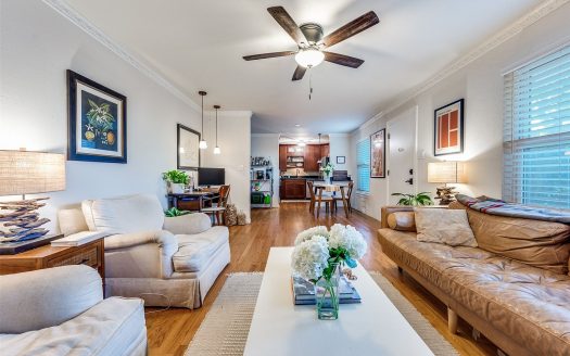 Condo for Sale in Dallas, TX 75206 – 2 Bedrooms, 2 Baths – $210000
