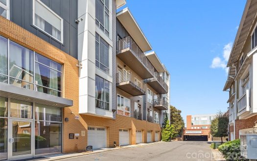 Condo for Sale in Charlotte, NC 28203 – 1 Bedroom, 1 Bath – $340000