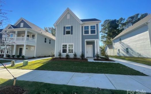 Single Family Home for Sale in Matthews, NC 28105 – 4 Bedrooms, 3 Baths – $479900