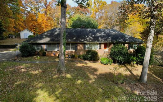 Single Family Home for Sale in Matthews, NC 28105 – 3 Bedrooms, 4 Baths – $600000