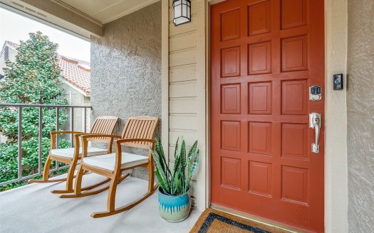 Condo for Sale in Dallas, TX 75206 – 1 Bedroom, 2 Baths – $239000