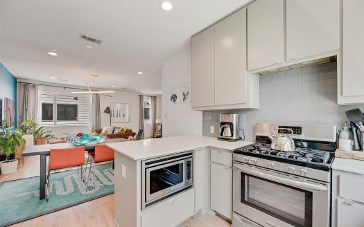 Condo for Sale in Dallas, TX 75204 – 2 Bedrooms, 3 Baths – $459000