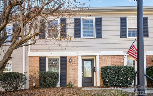 Condo for Sale in Charlotte, NC 28209 – 2 Bedrooms, 3 Baths – $385000