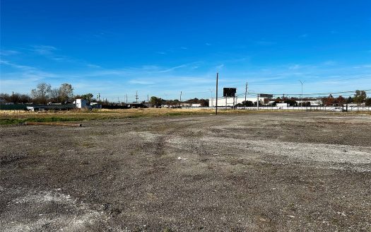 Lot for Sale in Dallas, TX 75217 – 1 Bedroom, 1 Bath – $4500000