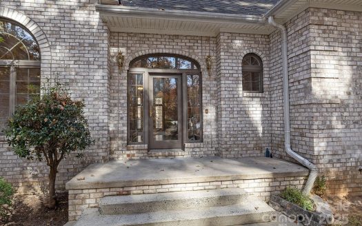 Single Family Home for Sale in Charlotte, NC 28278 – 4 Bedrooms, 4 Baths – $985000