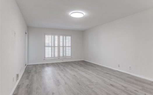 Condo for Sale in Dallas, TX 75219 – 1 Bedroom, 1 Bath – $89000