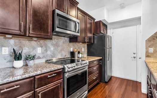 Condo for Sale in Dallas, TX 75204 – 2 Bedrooms, 2 Baths – $239999