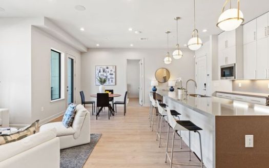 Condo for Sale in Dallas, TX 75215 – 2 Bedrooms, 3 Baths – $626220