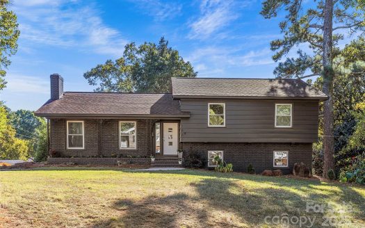 Single Family Home for Sale in Charlotte, NC 28210 – 4 Bedrooms, 3 Baths – $650000