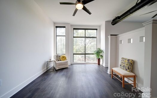 Condo for Sale in Charlotte, NC 28202 – 1 Bedroom, 1 Bath – $205000