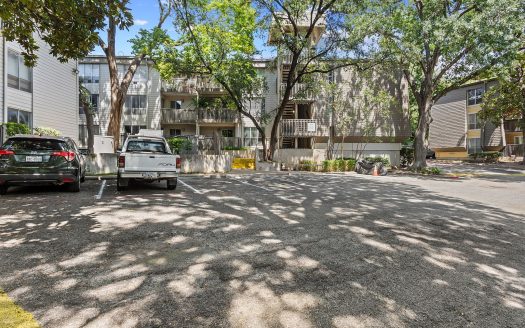 Condo for Sale in Dallas, TX 75219 – 1 Bedroom, 1 Bath – $129900