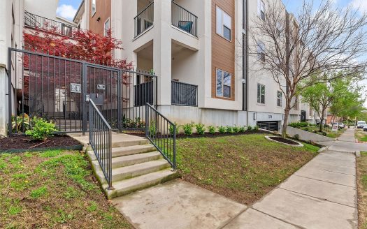 Condo for Sale in Dallas, TX 75206 – 2 Bedrooms, 3 Baths – $495000