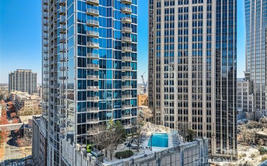 Condo for Sale in Charlotte, NC 28202 – 2 Bedrooms, 2 Baths – $590000