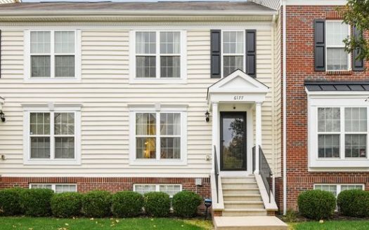 2-Bedroom Townhouse for Rent in Columbus, OH 43230 – $2399/mo | 3 Baths | Updated 2025