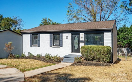 Single Family Home for Sale in Charlotte, NC 28216 – 3 Bedrooms, 3 Baths – $333000