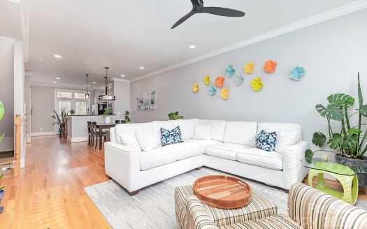 Condo for Sale in Charlotte, NC 28207 – 2 Bedrooms, 3 Baths – $529900