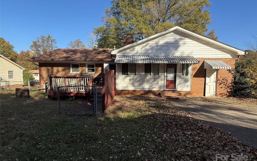 Single Family Home for Sale in Charlotte, NC 28214 – 4 Bedrooms, 3 Baths – $275000