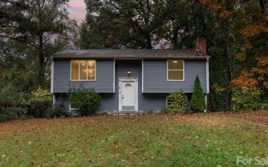 Single Family Home for Sale in Charlotte, NC 28227 – 3 Bedrooms, 2 Baths – $350000