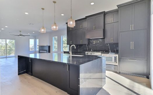 Townhouse for Sale in Fort Worth, TX 76111 – 3 Bedrooms, 4 Baths – $1090000