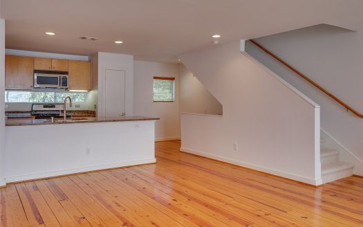 Townhouse for Sale in Dallas, TX 75204 – 3 Bedrooms, 2 Baths – $385000
