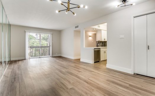 Condo for Sale in Dallas, TX 75219 – 2 Bedroom, 1 Bath – $145000