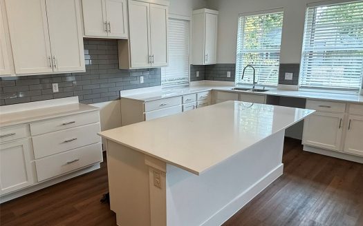 Single Family Home for Sale in Dallas, TX 75215 – 3 Bedrooms, 3 Baths – $215000