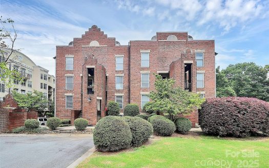 Condo for Sale in Charlotte, NC 28202 – 2 Bedrooms, 2 Baths – $469000