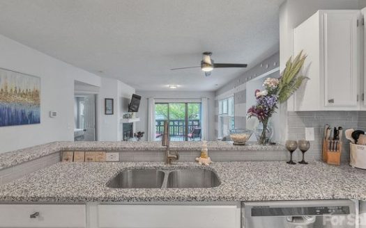 Condo for Sale in Charlotte, NC 28262 – 2 Bedrooms, 2 Baths – $224900