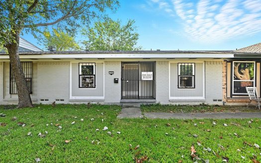 Townhouse for Sale in Dallas, TX 75217 – 3 Bedrooms, 2 Baths – $149900