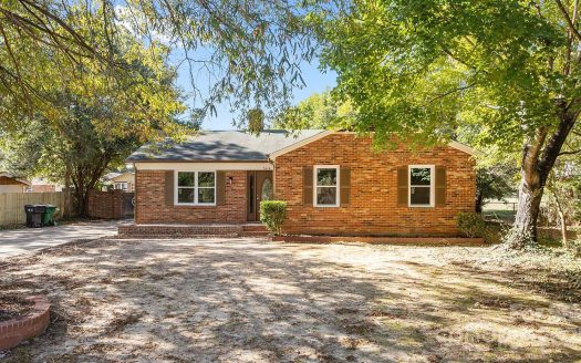 Single Family Home for Sale in Charlotte, NC 28215 – 3 Bedrooms, 2 Baths – $325000