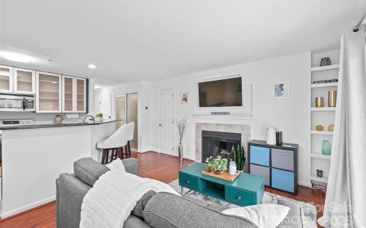 Condo for Sale in Charlotte, NC 28202 – 1 Bedroom, 1 Bath – $238000