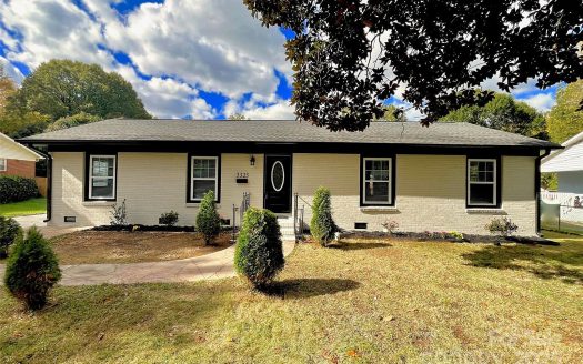 Single Family Home for Sale in Charlotte, NC 28205 – 3 Bedrooms, 2 Baths – $489900