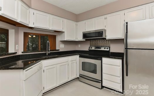 Condo for Sale in Charlotte, NC 28210 – 2 Bedrooms, 2 Baths – $249000