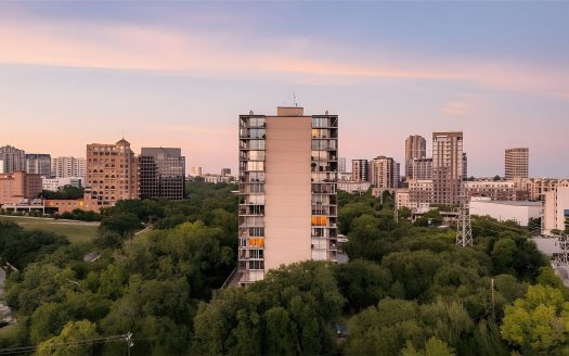 Condo for Sale in Dallas, TX 75201 – 3 Bedrooms, 2 Baths – $825000