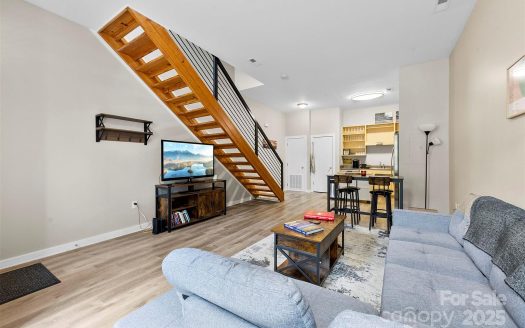 Condo for Sale in Charlotte, NC 28205 – 1 Bedroom, 1 Bath – $274990