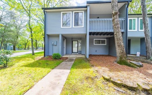 Condo for Sale in Charlotte, NC 28226 – 2 Bedrooms, 3 Baths – $269000