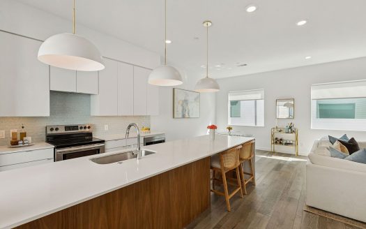 Condo for Sale in Dallas, TX 75206 – 2 Bedrooms, 3 Baths – $459000