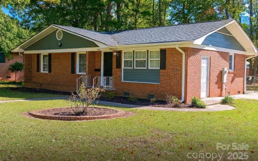 Single Family Home for Sale in Charlotte, NC 28213 – 4 Bedrooms, 3 Baths – $360000