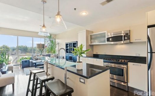 Condo for Sale in Charlotte, NC 28207 – 2 Bedrooms, 3 Baths – $399999