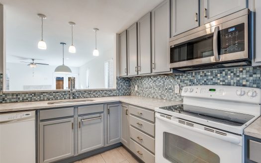 Condo for Sale in Dallas, TX 75214 – 2 Bedrooms, 3 Baths – $199000