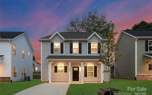 Single Family Home for Sale in Charlotte, NC 28208 – 3 Bedrooms, 3 Baths – $350000