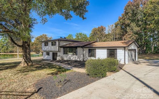Single Family Home for Sale in Charlotte, NC 28216 – 4 Bedrooms, 3 Baths – $699000