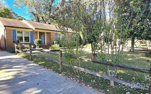 Single Family Home for Sale in Charlotte, NC 28215 – 3 Bedrooms, 2 Baths – $405000