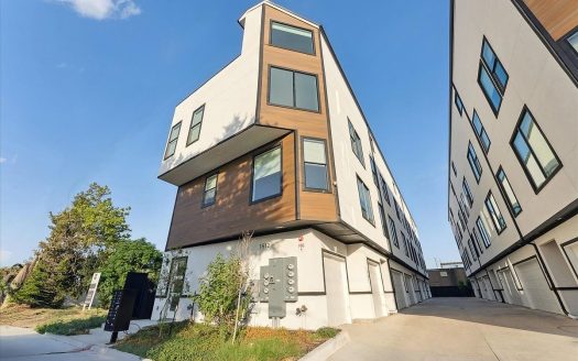 Townhouse for Sale in Dallas, TX 75215 – 3 Bedrooms, 4 Baths – $550000