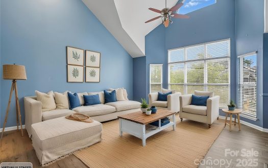 Condo for Sale in Charlotte, NC 28202 – 2 Bedrooms, 2 Baths – $299000
