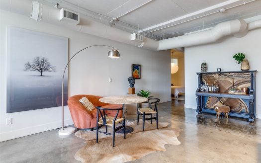 Condo for Sale in Dallas, TX 75202 – 1 Bedroom, 1 Bath – $325000