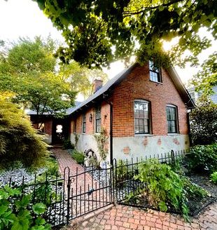 2-Bedroom Single Family Home for Rent in Columbus, OH 43206 – $3450/mo | 2 Baths | Updated 2025