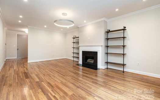 Condo for Sale in Charlotte, NC 28207 – 3 Bedrooms, 3 Baths – $799000